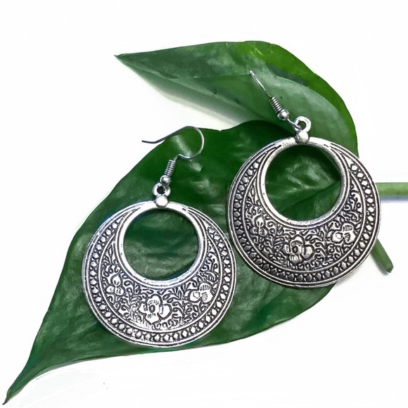 2/$20! Antiqued Silver Boho Circle Dangle Earrings - Picture 2 of 8